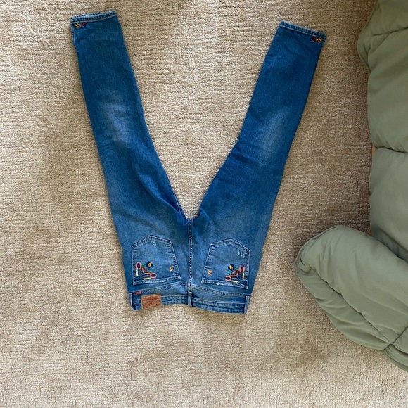 Lucky Brand Ava Embroidered Skinny Jean: Size 26/2 - Picture 3 of 9